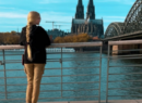 Melanie schaut auf den Kölner Dom